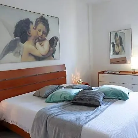 Zaras House 4*